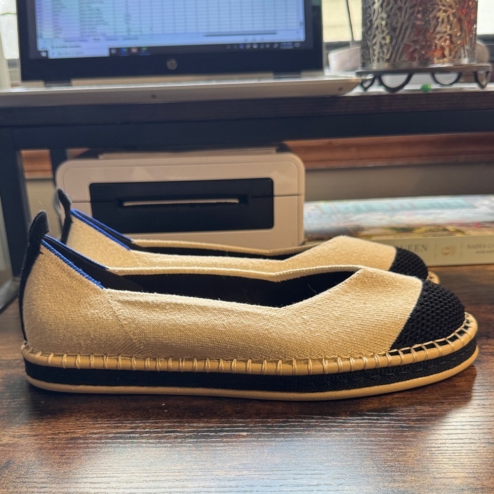 NWOB Rothy's The Espadrille Boardwalk flats in beige/ivory and black Size 9.5